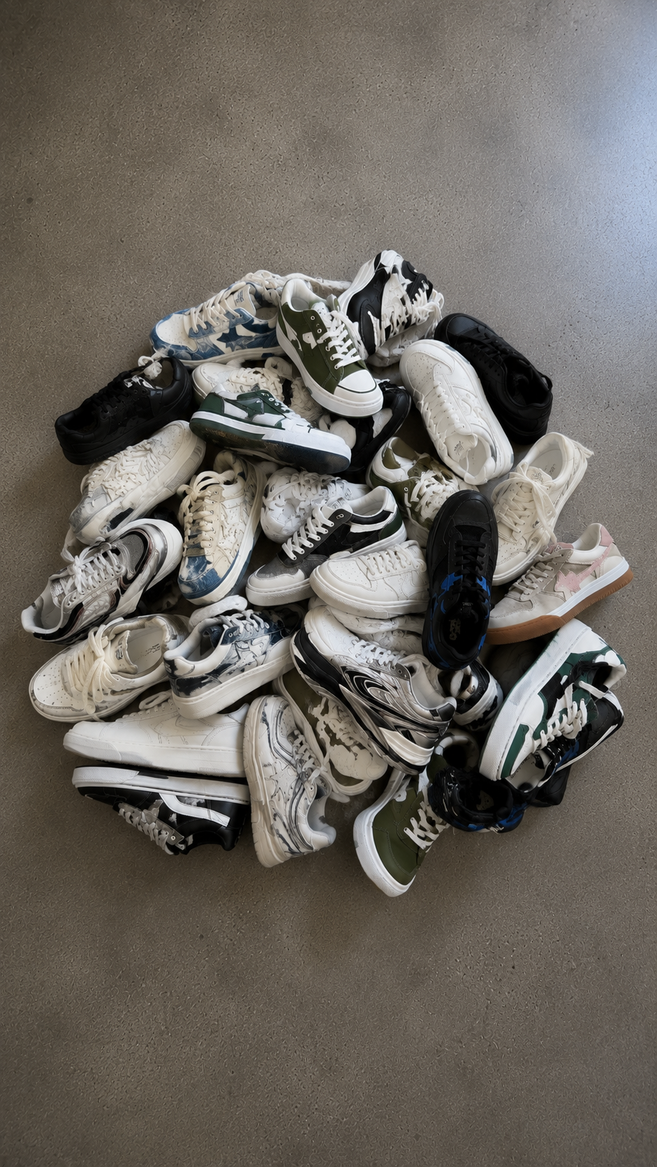 SNEAKERS
