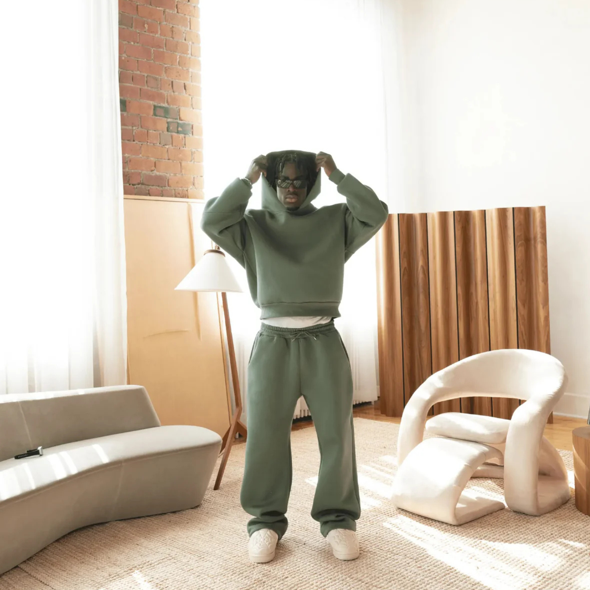 MINIMALIST TRACKSUIT